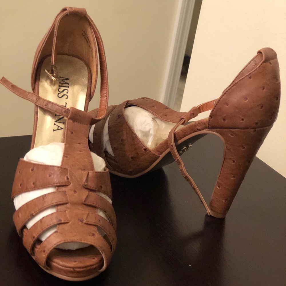 Ostrich Miss Knowles T-strap peep toed pumps